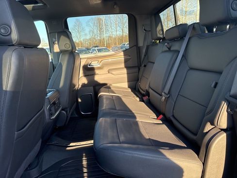 Used 2025 GMC Sierra 1500 SLT w/ SLT Premium Plus Package image 15