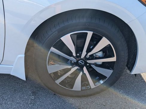 New 2025 Nissan Sentra SV w/ SV Premium Package FWD image 9