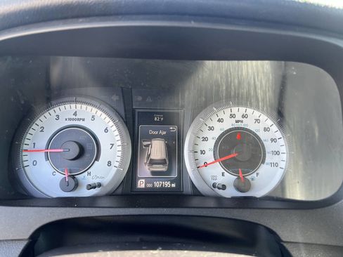 Used 2015 Toyota Sienna SE Premium image 40