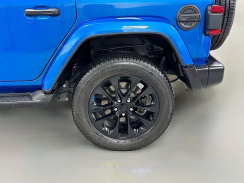 Used 2022 Jeep Wrangler Unlimited Sahara AWD/4WD image 10