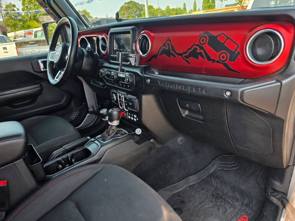Used 2020 Jeep Wrangler Unlimited Rubicon w/ LED Lighting Group AWD/4WD image 30