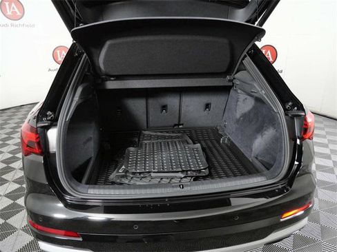 Used 2024 Audi Q3 2.0T Premium w/ Convenience Package image 10