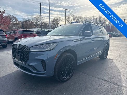 Used 2025 Lincoln Aviator Reserve w/ Jet Appearance Package image 2