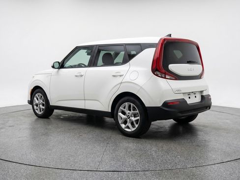 Used 2025 Kia Soul LX w/ LX Technology Package FWD image 6