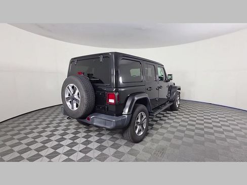Used 2019 Jeep Wrangler Unlimited Sahara AWD/4WD image 40