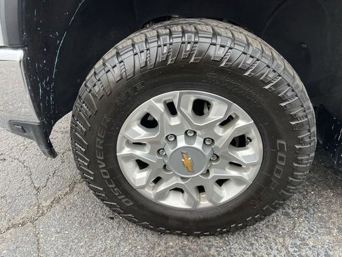 Used 2023 Chevrolet Silverado 2500 LT w/ Convenience Package image 2