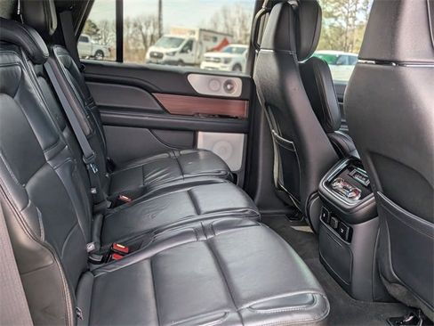 Used 2019 Lincoln Navigator Reserve image 38