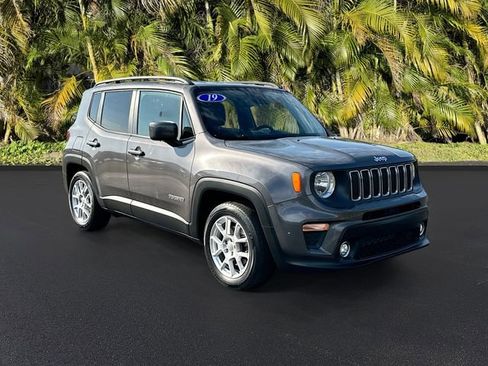 Used 2019 Jeep Renegade Latitude w/ Popular Equipment Group image 2