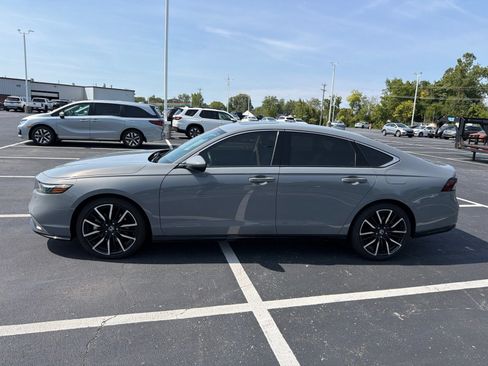 Used 2024 Honda Accord Touring image 3
