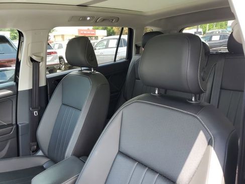 Certified 2024 Volkswagen Tiguan SE w/ Panoramic Sunroof Package FWD image 16