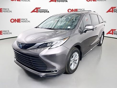 Certified 2024 Toyota Sienna Limited image 3