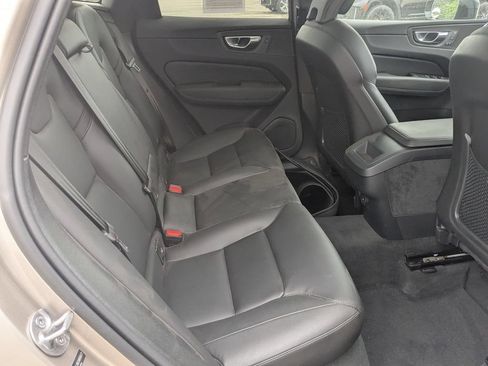 Used 2025 Volvo XC60 B5 Core AWD/4WD image 28