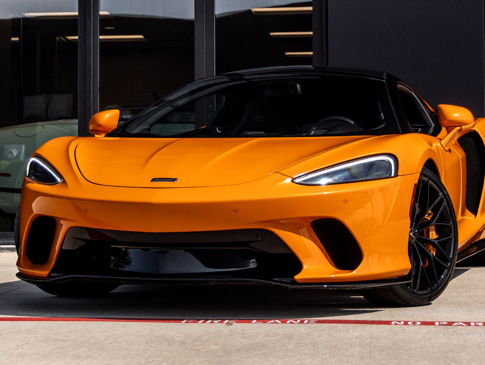 Used 2022 McLaren GT RWD image 4