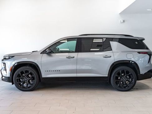 Used 2025 Chevrolet Traverse RS FWD image 32
