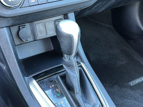 Used 2015 Toyota Corolla LE image 19