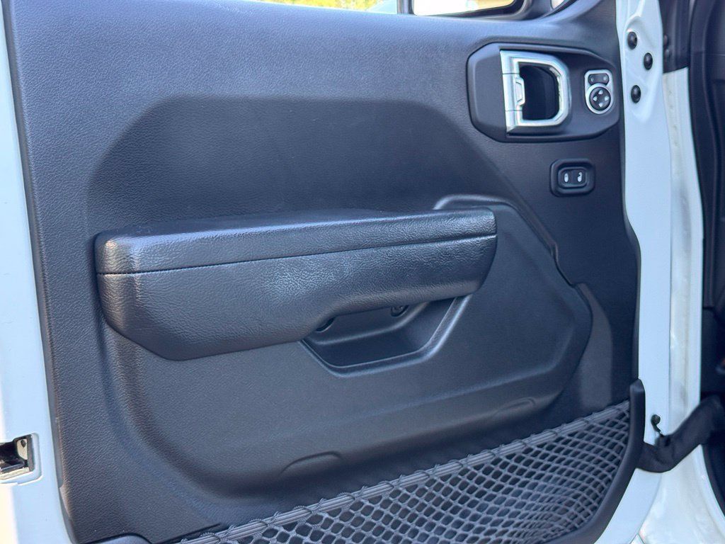 Used 2023 Jeep Wrangler Unlimited w/ Cold Weather Group AWD/4WD image 34