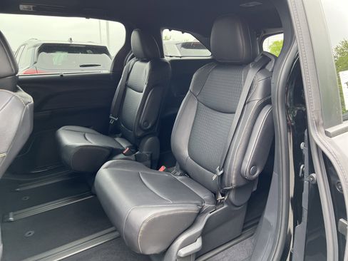 New 2026 Toyota Sienna XLE Woodland Edition AWD/4WD image 10