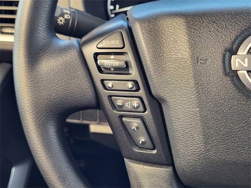 Used 2024 Nissan Frontier SV image 27