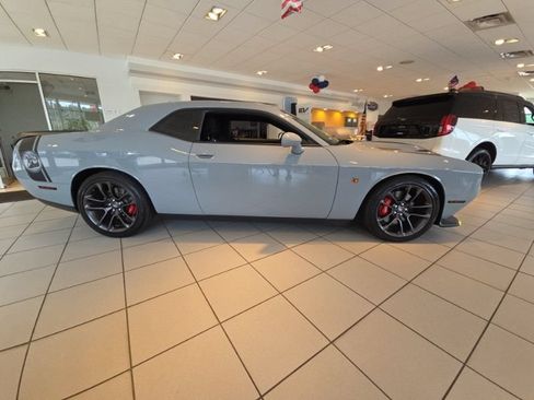 Used 2021 Dodge Challenger R/T Scat Pack w/ Driver Convenience Group RWD image 8