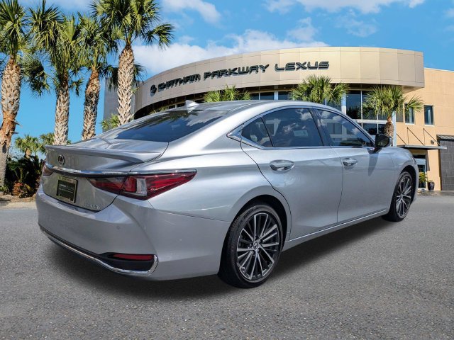 Certified 2023 Lexus ES 300h w/ Premium Package FWD image 4