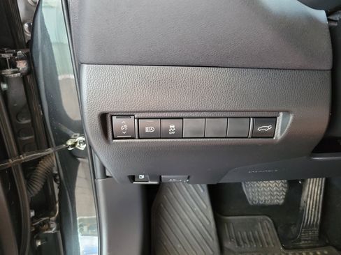 Certified 2023 Toyota Venza Nightshade image 15