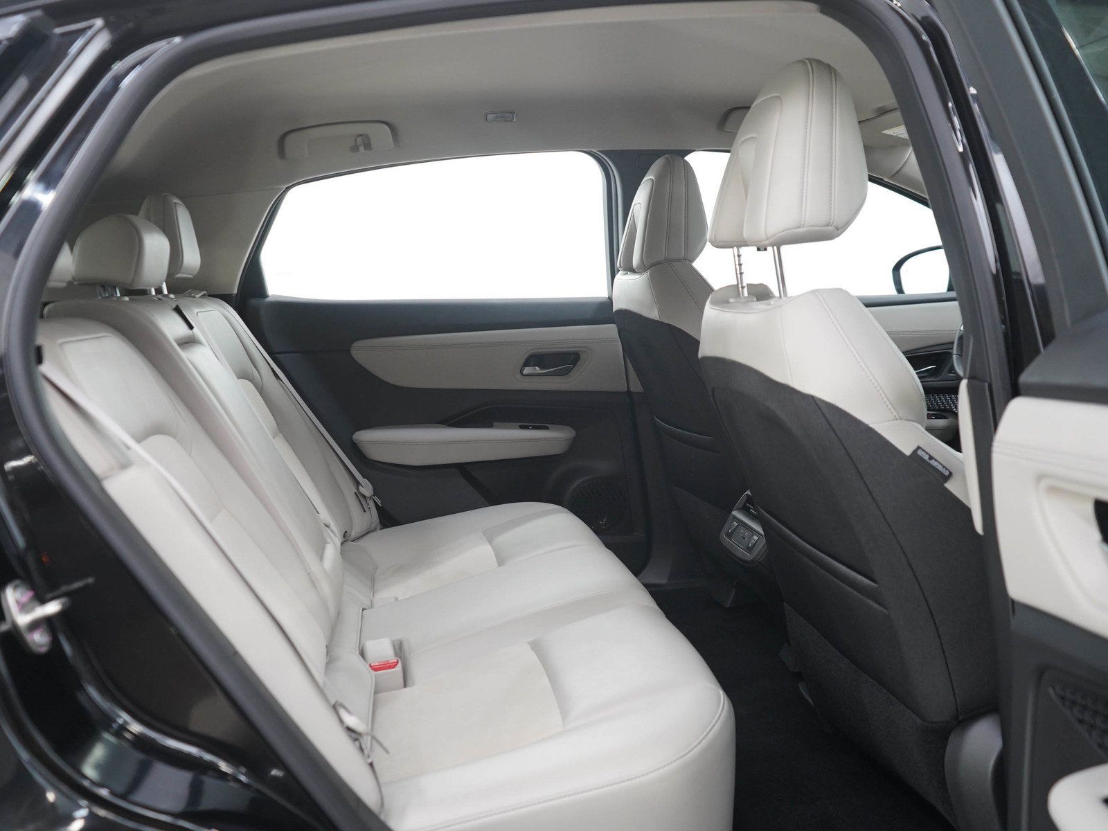 Used 2023 Nissan Ariya AWD image 13