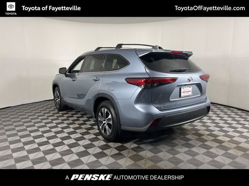 Used 2023 Toyota Highlander XLE AWD/4WD image 18