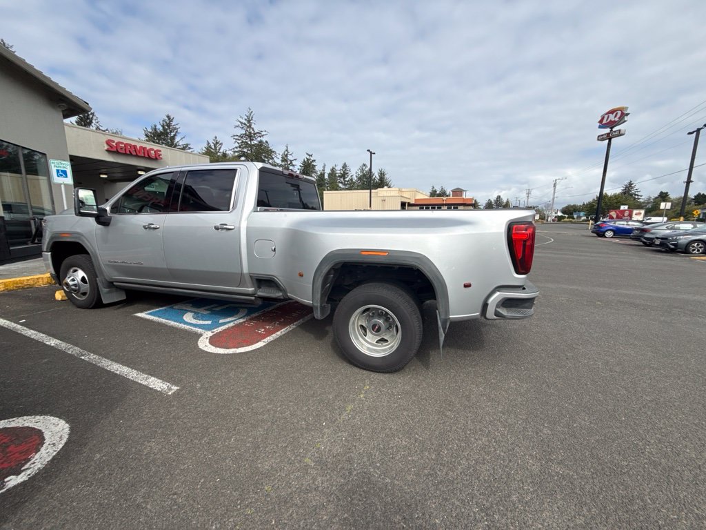 Used 2022 GMC Sierra 3500 Denali AWD/4WD image 3
