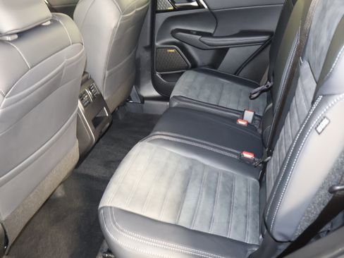 New 2026 Mitsubishi Outlander SE image 15