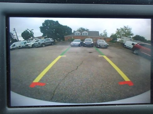 Used 2023 Chrysler Voyager LX FWD image 21