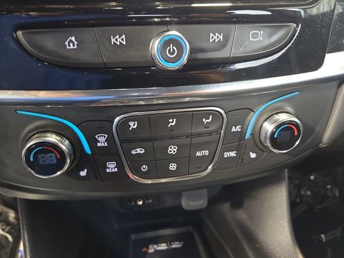 Used 2023 Chevrolet Traverse LT AWD/4WD image 26