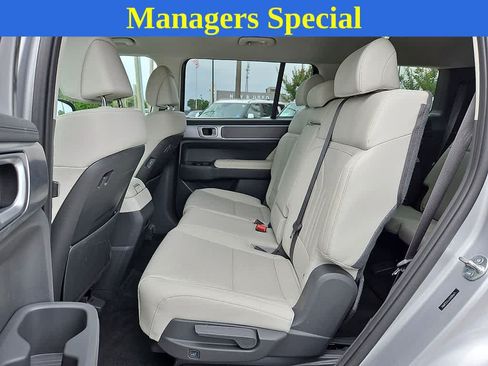 Used 2025 Hyundai Santa Fe SEL AWD/4WD image 9