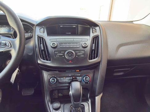 Used 2018 Ford Focus SE FWD image 24
