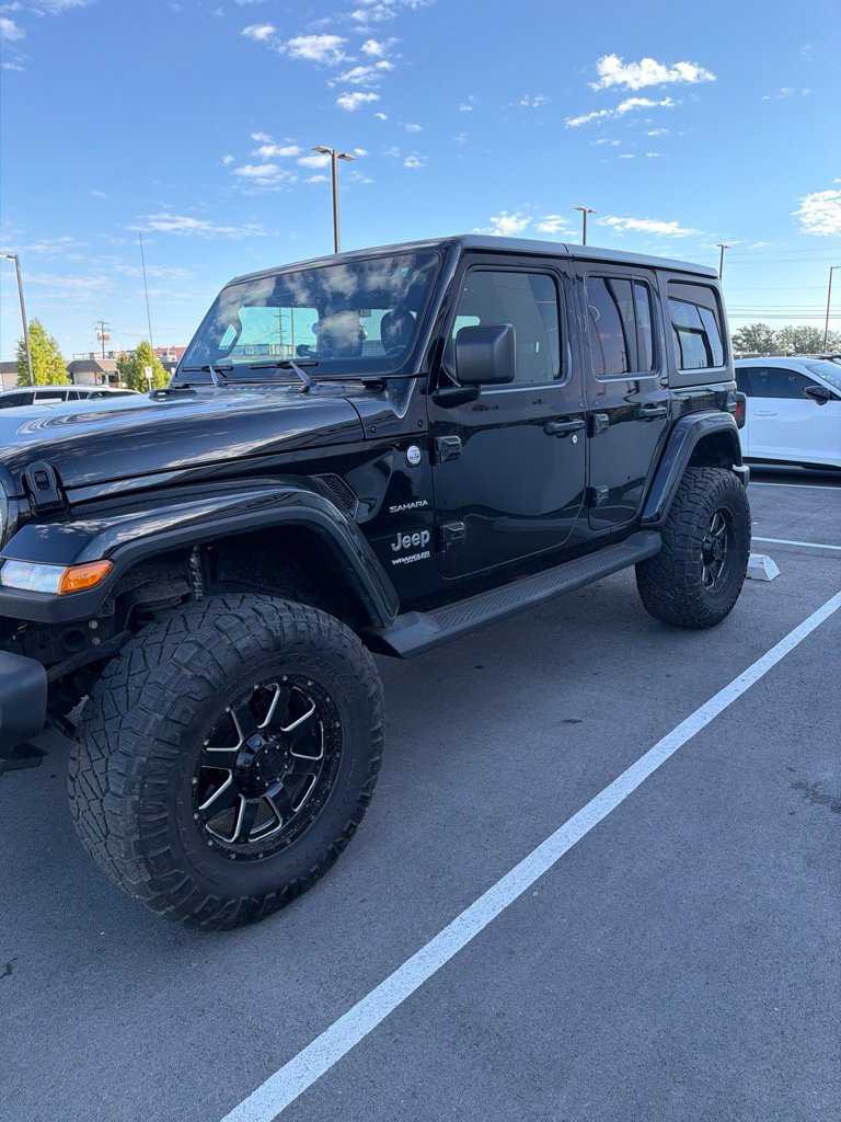 Used 2019 Jeep Wrangler Unlimited Sahara AWD/4WD image 3