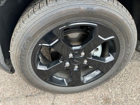 Used 2019 Jeep Grand Cherokee Laredo image 11