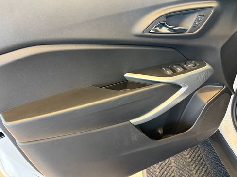 Used 2025 Chevrolet Trax RS w/ Sunroof Package FWD image 12