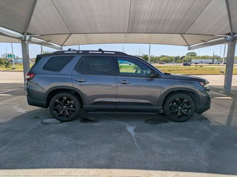 Used 2025 Honda Pilot Black Edition image 4