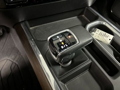 Certified 2024 Chevrolet Silverado 1500 High Country w/ High Country Premium Package AWD/4WD image 16