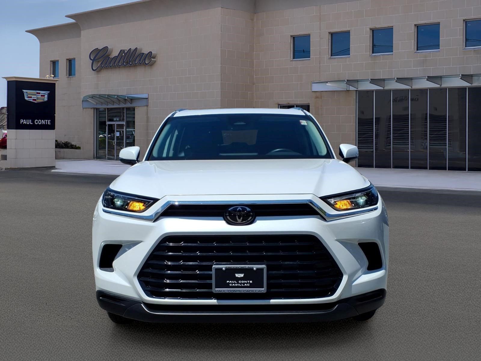 Used 2024 Toyota Grand Highlander AWD image 2