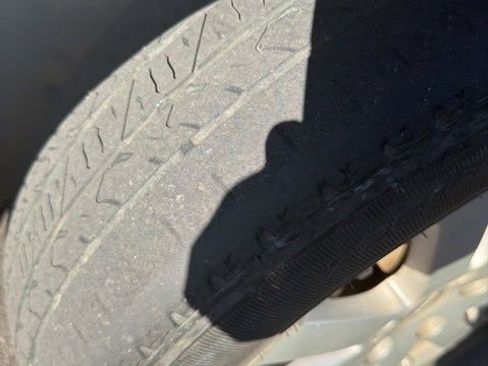 Used 2014 Chrysler Town & Country Touring image 3