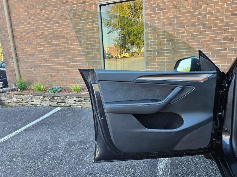 Used 2024 Tesla Model Y 2WD image 34