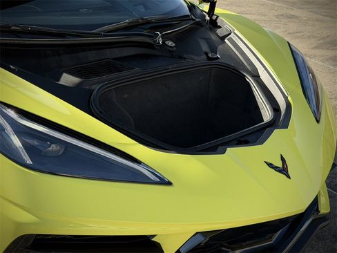 Used 2024 Chevrolet Corvette Stingray Premium Cpe w/ Z51 Performance Package image 40