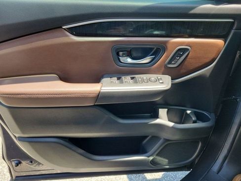 Used 2025 Honda Pilot Elite image 35