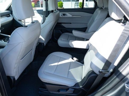 Used 2025 Ford Explorer Active w/ Active Comfort Package AWD/4WD image 28