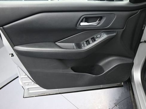 Used 2024 Nissan Rogue SV FWD image 20