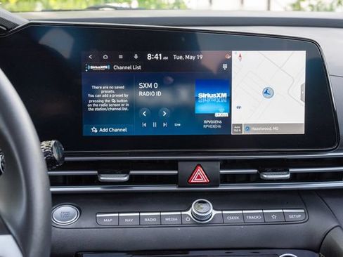 Certified 2025 Hyundai Elantra Limited FWD image 17