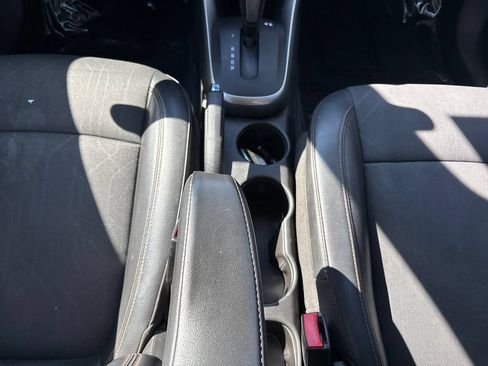 Used 2019 Chevrolet Trax LT w/ LT Convenience Package FWD image 40