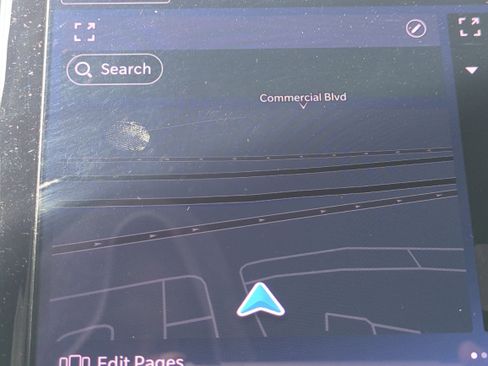 Used 2023 Chrysler Pacifica Limited w/ Uconnect Theater Family Group image 22