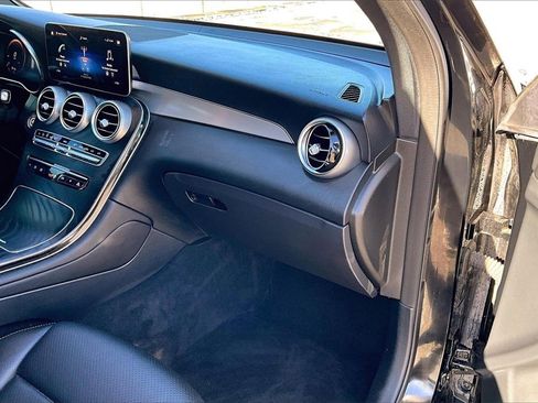 Used 2021 Mercedes-Benz GLC 300 4MATIC image 15