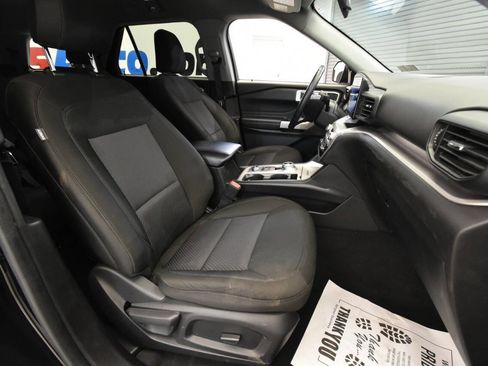 Used 2022 Ford Explorer XLT image 16